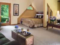 Cherry Valley Manor Hotels in Smithfield Township