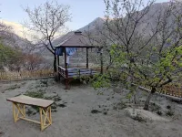 Sakura Lodges Hunza Hotels in Garelt