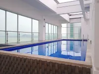 Luxury Suites Riverfront GYE - Kolam Renang