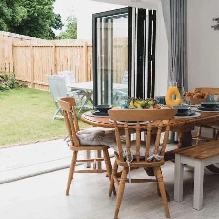 Beautiful seaside home, sea 400m, pub and coastal path. Sleeps 8. Pet friendly!