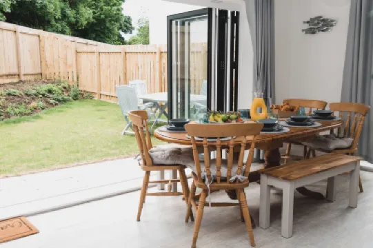 Beautiful seaside home, sea 400m, pub and coastal path. Sleeps 8. Pet friendly! Hotels in 