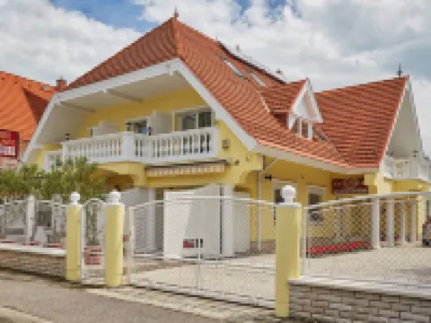 ゴールド ハウス パンジオ バラトンフレドのホテル