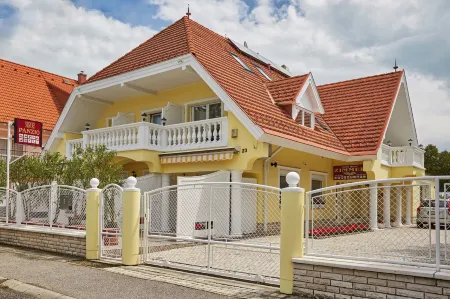Gold House Pension Отели в г. Csopak