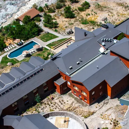 Noi Puma Lodge