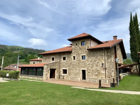 Akla Hotel Suites Valles Pasiegos Отели в г. Альседа