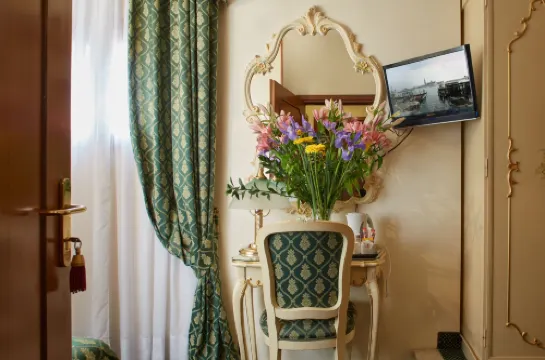 Hotel Commercio & Pellegrino Photos