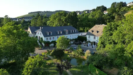 Hotel Und Weingut Karlsmühle Отели в г. Зоммерау