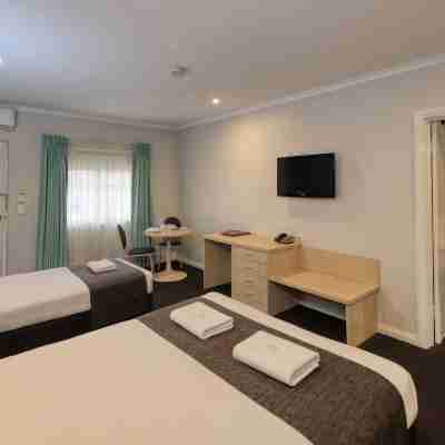 Charles Rasp Motor Inn & Cottages Rooms