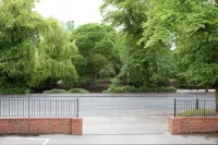 Riverbank View Three Bedroom Apartment with Free Parking - Condos