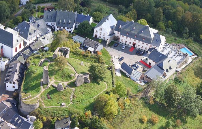 Burghaus & Villa Kronenburg