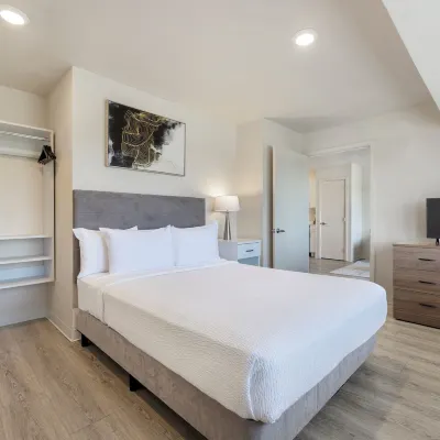 Soka Suites Dallas - Las Colinas Hotels near T.J. Maxx & HomeGoods