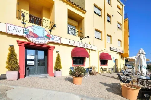 Hostal Avi Pep Hotels in Sant Mori