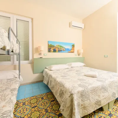 Albergo Atlantic Các khách sạn gần Spiaggia Degli Inglesi