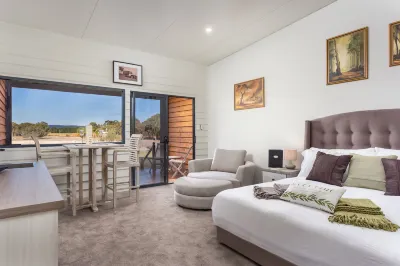 The Swan Valley Retreat Hotels near Skydive Park