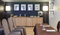 Sea View Cityscape Hotel