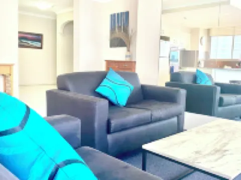 Golden Sands on the Beach - Absolute Beachfront Apartments Hotels in Main Beach