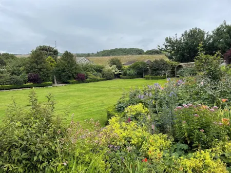 Moresby Hall Country House Hotel Отели рядом с достопримечательностью «Whitehaven Sports Centre»