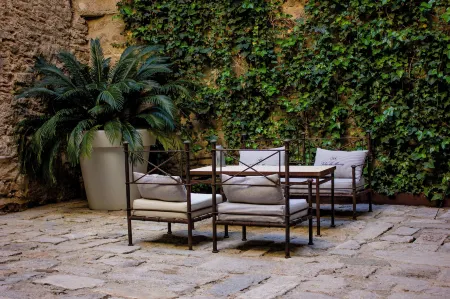 As Palau Dels Alemanys Suites Boutique Monument Отели рядом с достопримечательностью «Parc de les Moreres»