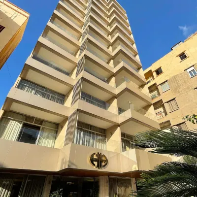 Holiday Home Suites Отели рядом с достопримечательностью «Бейрутский луна-парк»