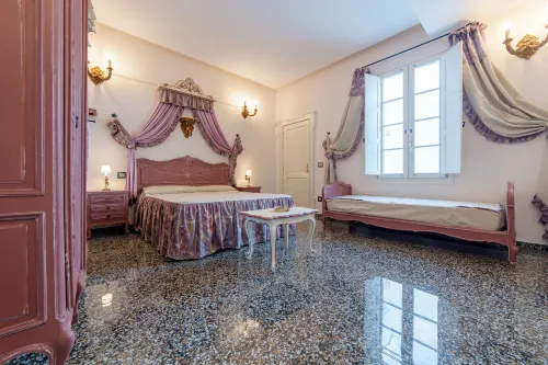 The Crown Palace - Gallipoli