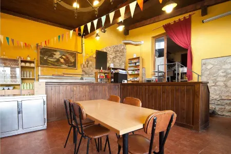 Alberg Rural Torre del baró Отели рядом с достопримечательностью «Cova d'Anes»