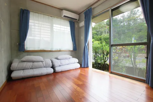 Tida Gesashi Hotels in Higashi