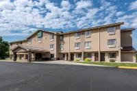 Quality Inn & Suites Warren Hotels in Warren