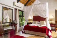 Leopard Walk Lodge - parking