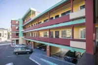 Motel Capri Hotels near Pacific Heights