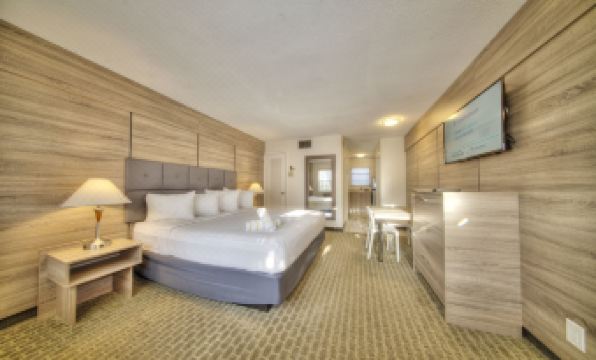 Club Lux Resort by the Beach