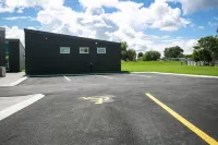 Podium Lodge - parking