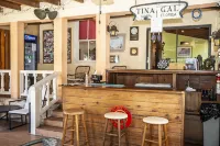 Orange Hill Beach Inn - Bars