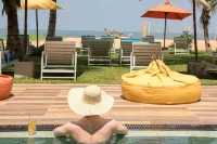 Hotel J Negombo - Beach