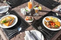 Bar-t-Nique Guest House - breakfast