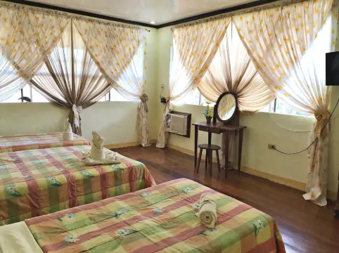 La Casa Roa Hostel