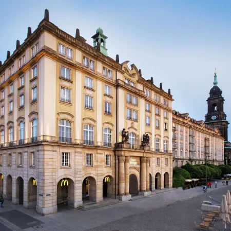 Star G Hotel Premium Dresden Altmarkt Отели рядом с достопримечательностью «Площадь Ноймаркт Дрездена»