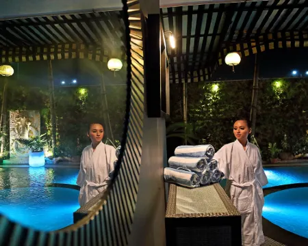 อามาโรสซา คอสโม จาการ์ตา โรงแรมในเซาท์จาการ์ตา