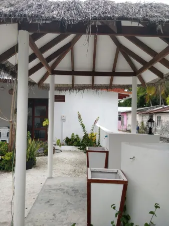 Alkina Lodge Отели рядом с достопримечательностью «Fulidhoo Island»