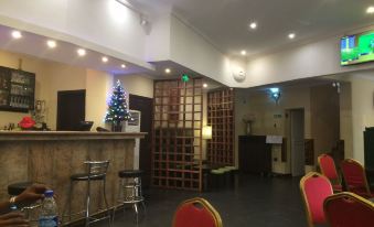 Fort Ross Hotel - Housity