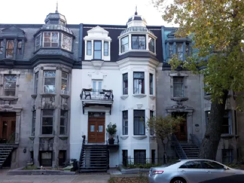 Gingerbread Manor Hotels near Saint Joseph's Oratory of Mount Royal