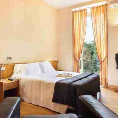 Dynasty Suites Downtown Apartments Rooms