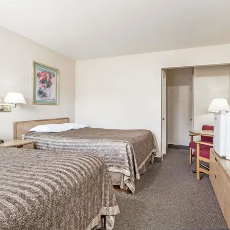 Travelodge by Wyndham la Grande