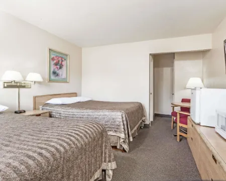 Travelodge by Wyndham la Grande Hotels in Union County