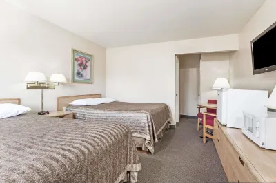 Travelodge by Wyndham la Grande Hotel dekat Eastern Oregon Fire Museum