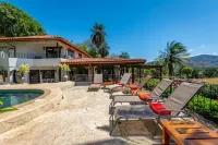 Luxury Five-Bedroom Oasis in Playa Flamingo with a Private Pool and Stylish Decor - Private Pools