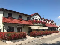 卡爾帕特斯蓋德爾弗酒店 - 泳池