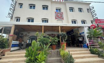 Locals Taghazout Surfcamp