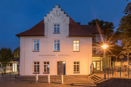 Zollenspieker Fährhaus Отели в г. Винзен