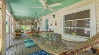 2 Minutes to the Beach; Close to Seaside, Vintage Cottage in Old Seagrove - Wifi
