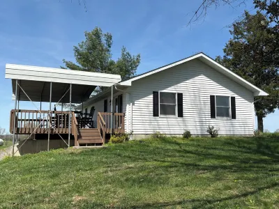 Dickson Trails to Adventure, Charming 2-Bedroom House in Vienna